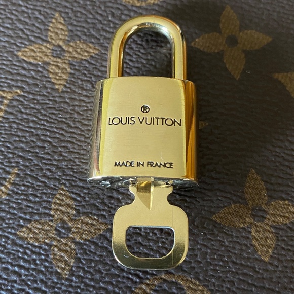 Louis Vuitton brass lock set with key #316 Authentic padlock Pristine! - Picture 2 of 4
